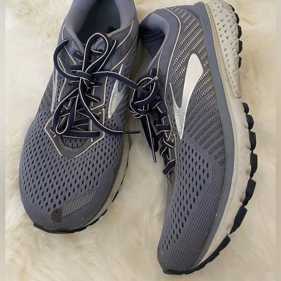 Brooks - Picture 2 of 3